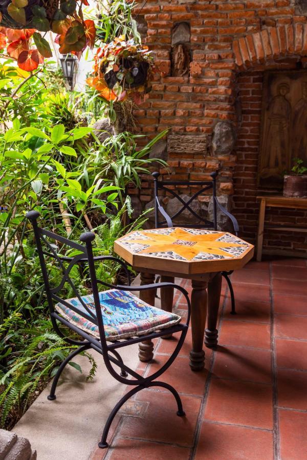 Hotel La Villa Serena Antigua Bagian luar foto