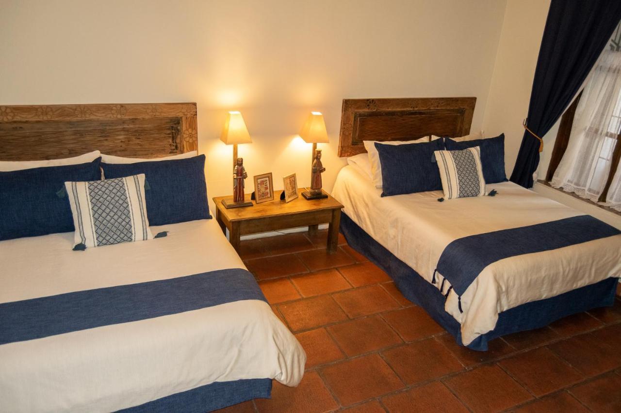 Hotel La Villa Serena Antigua Bagian luar foto