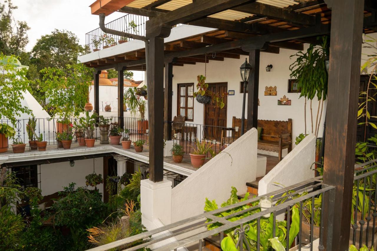 Hotel La Villa Serena Antigua Bagian luar foto