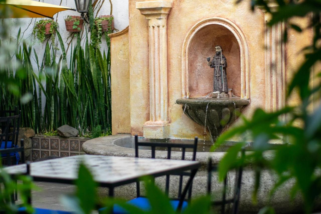 Hotel La Villa Serena Antigua Bagian luar foto