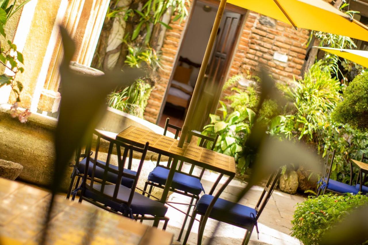 Hotel La Villa Serena Antigua Bagian luar foto