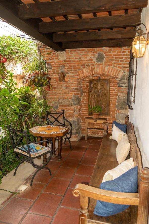 Hotel La Villa Serena Antigua Bagian luar foto