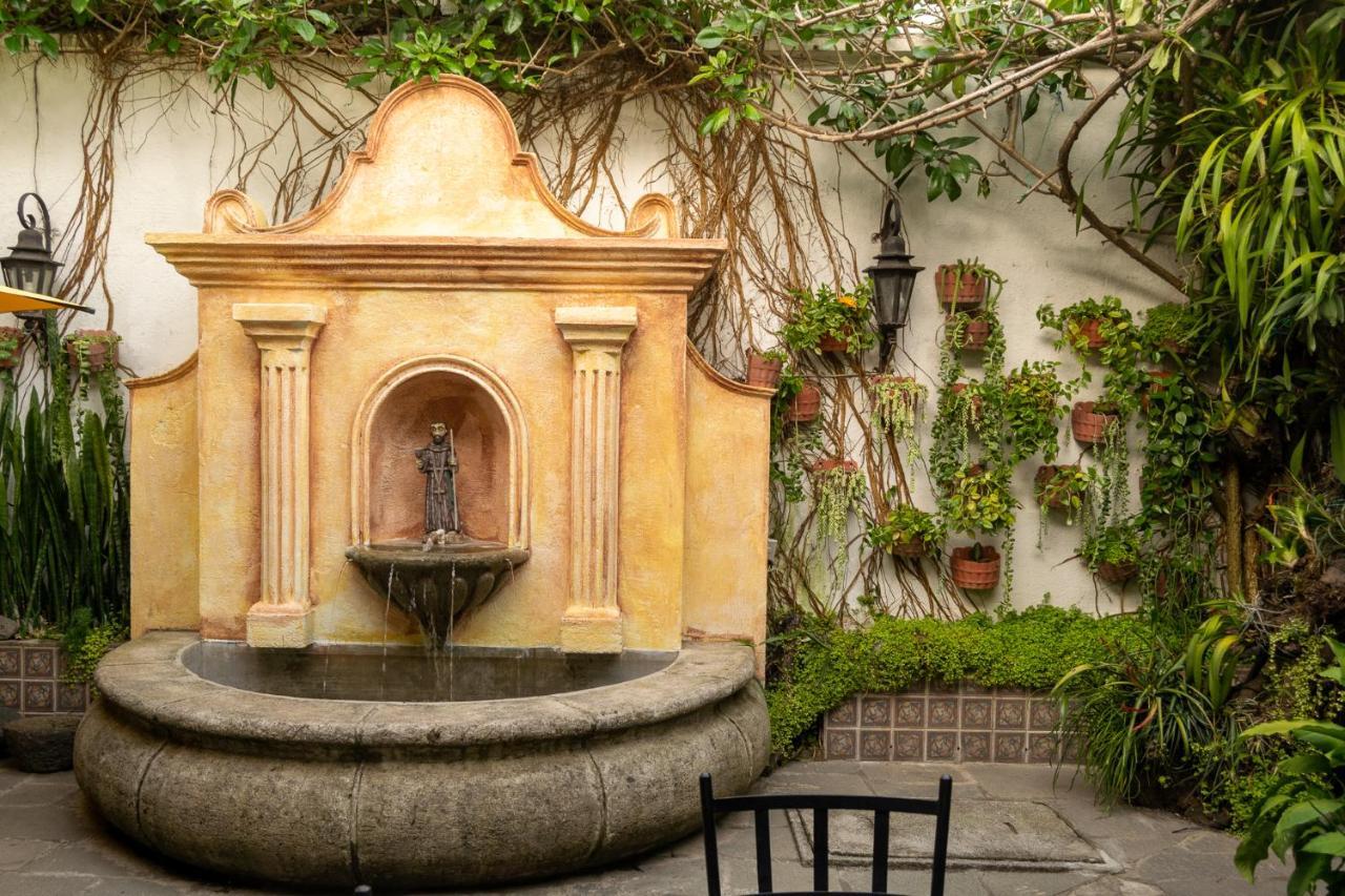 Hotel La Villa Serena Antigua Bagian luar foto