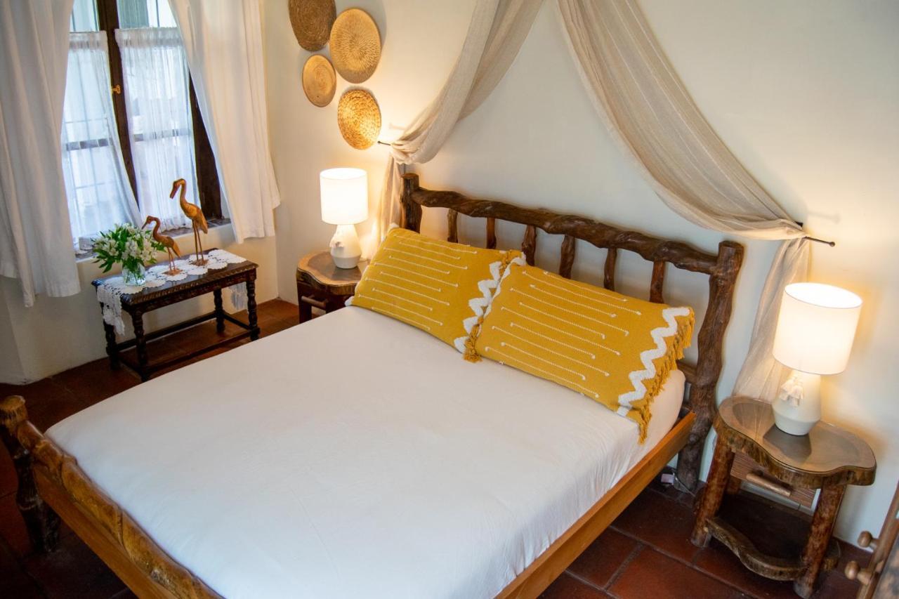 Hotel La Villa Serena Antigua Bagian luar foto