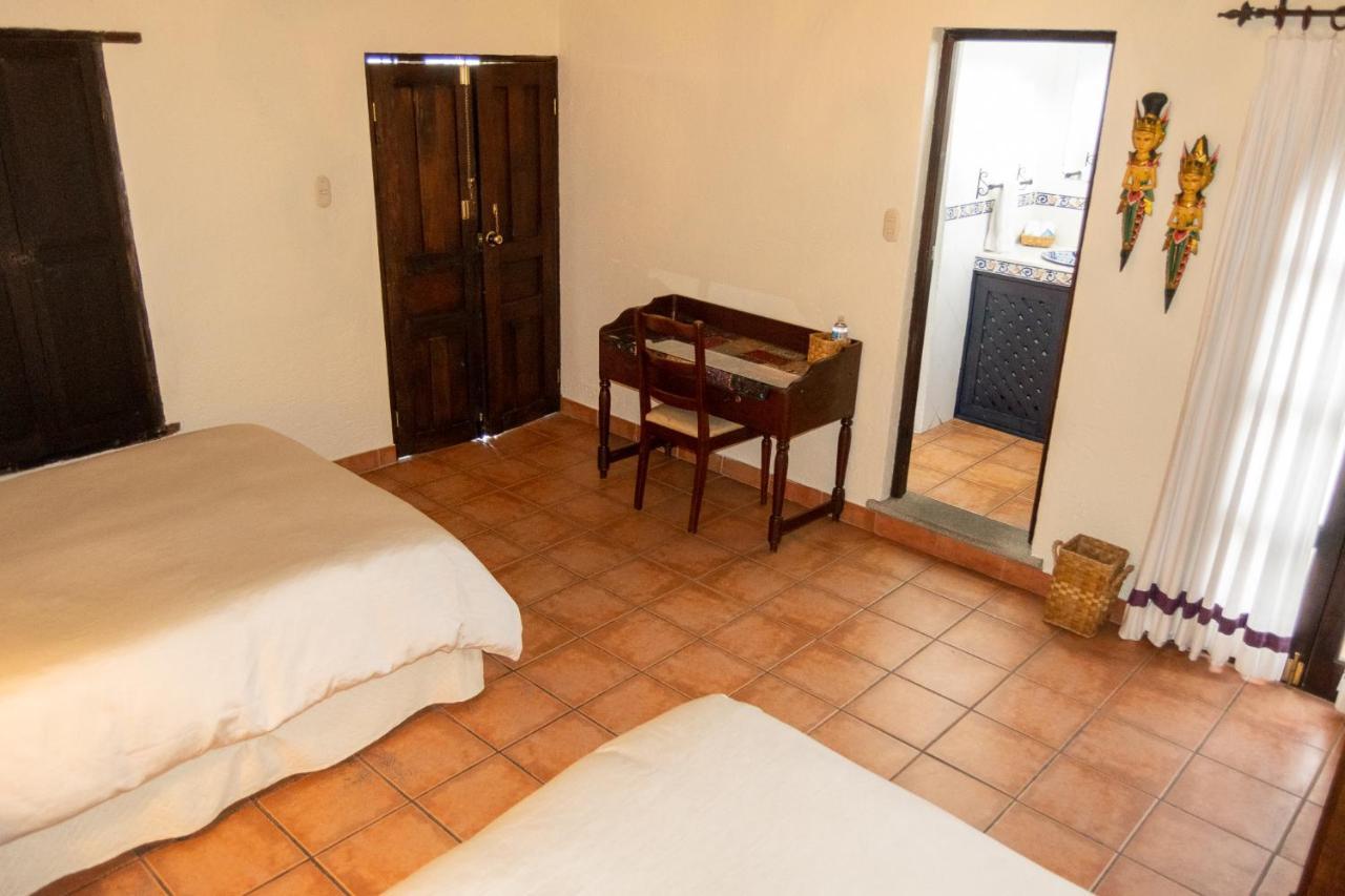 Hotel La Villa Serena Antigua Bagian luar foto