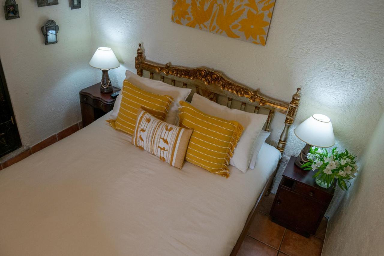 Hotel La Villa Serena Antigua Bagian luar foto