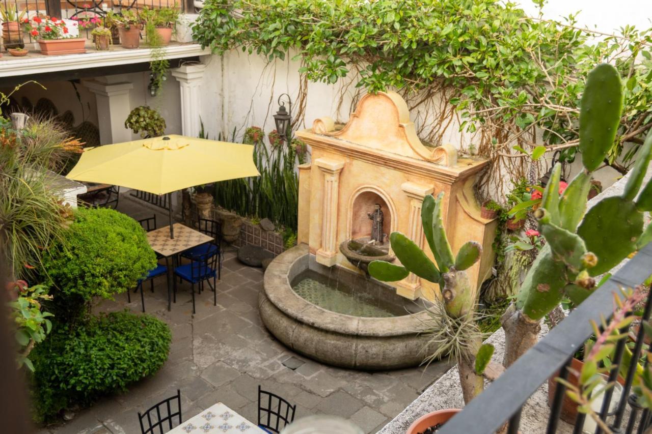 Hotel La Villa Serena Antigua Bagian luar foto