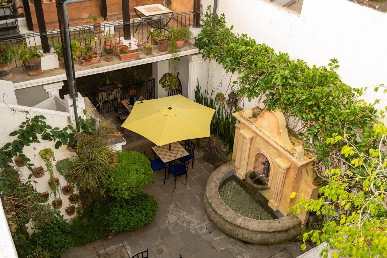 Hotel La Villa Serena Antigua Bagian luar foto