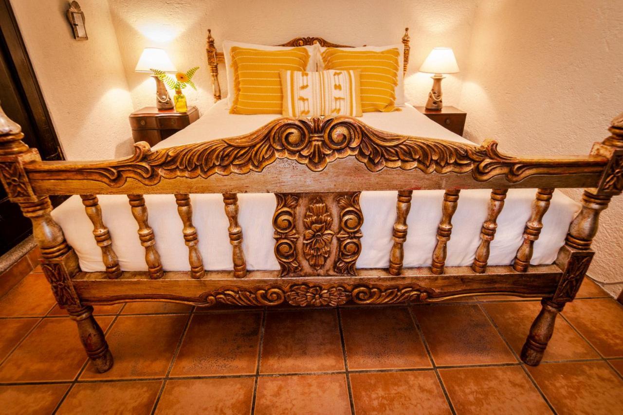 Hotel La Villa Serena Antigua Bagian luar foto