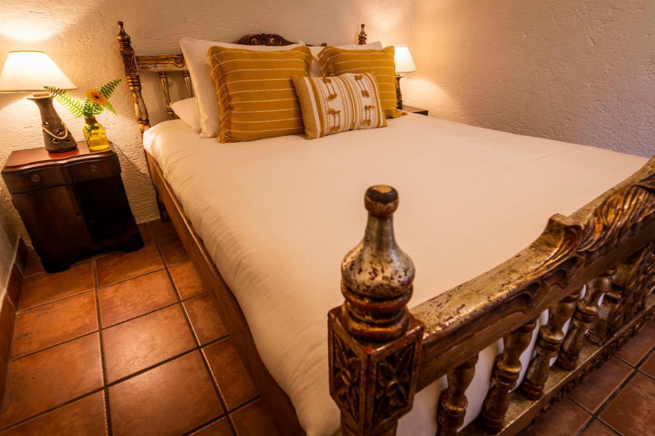 Hotel La Villa Serena Antigua Bagian luar foto
