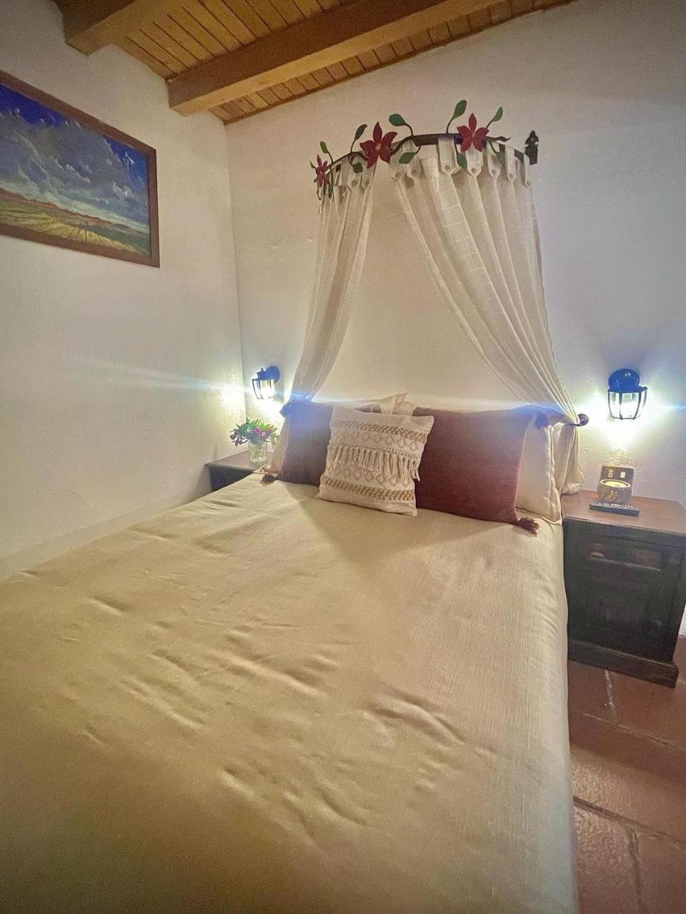 Hotel La Villa Serena Antigua Bagian luar foto