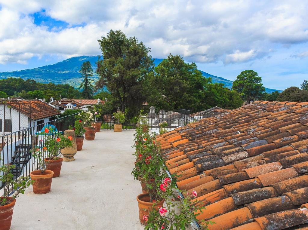 Hotel La Villa Serena Antigua Bagian luar foto